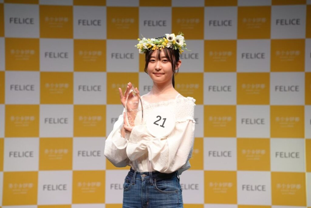 『美少女図鑑AWARD 2025』グランプリ・髙桑凜羽、週プレ賞とヤンジャン賞をダブル受賞。歴代最多のグランプリ含む8冠に輝く