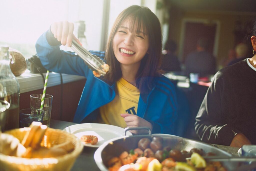 長濱ねる、食いしんぼうスマイルを披露。2nd写真集先行カット第8弾解禁