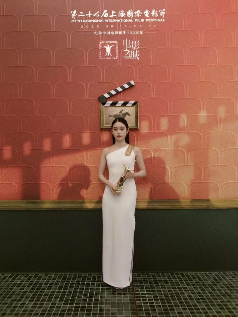 髙石あかり、第27回上海国際映画祭にてルイ・ヴィトンを着用