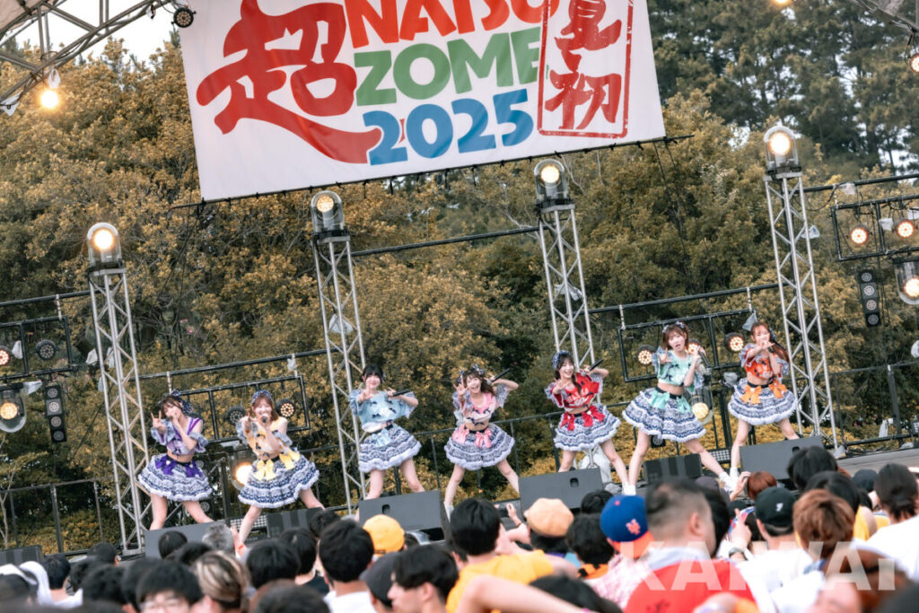 【超NATSUZOME2025ライブレポート】fav me、青と甘さが交差した夏の煌めくステージ