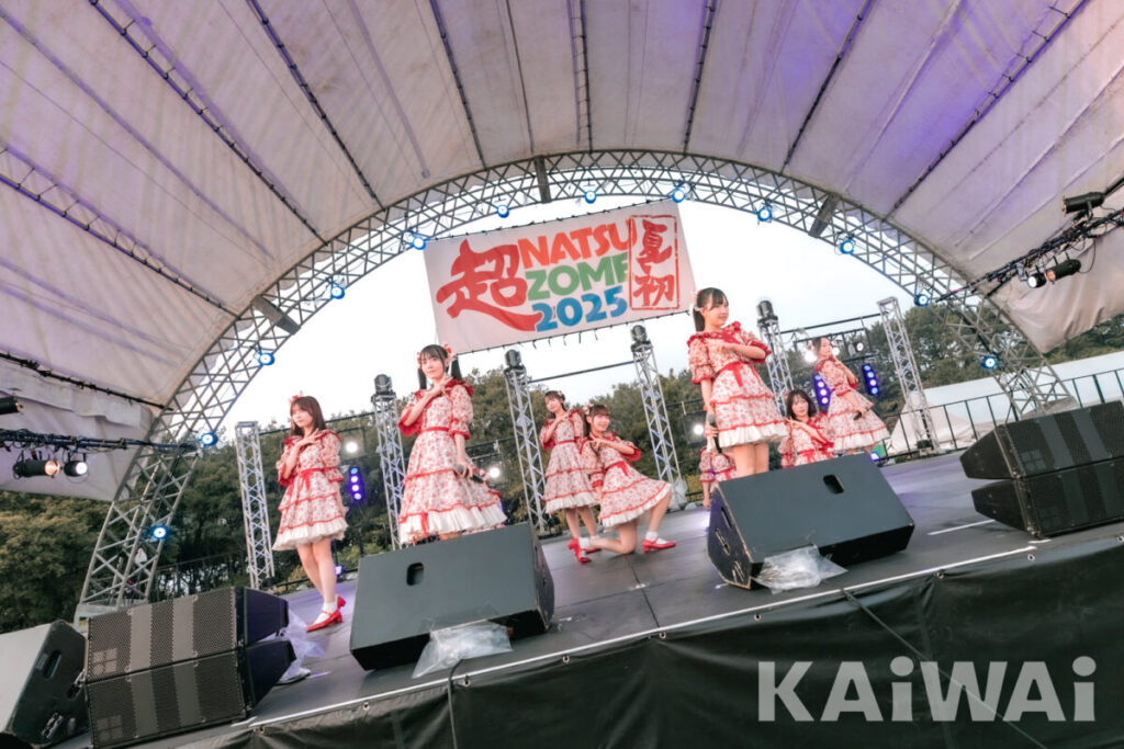 【超NATSUZOME2025ライブレポート】高嶺のなでしこ、夕映えのステージに響いた決意と可憐のダブルトーン