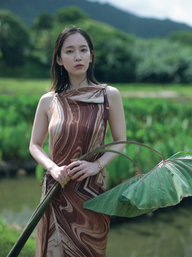吉岡里帆、FRaU“まるごと1冊ウェルビーイング“号表紙登場